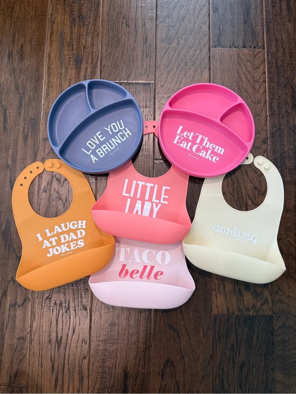 Bella Tunno - 2 plates & 4 bibs